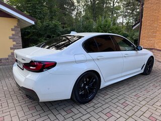 2021 BMW 5 серии 530i xDrive VII (G30/G31/G38) Рестайлинг, белый, 6500000 рублей, вид 4