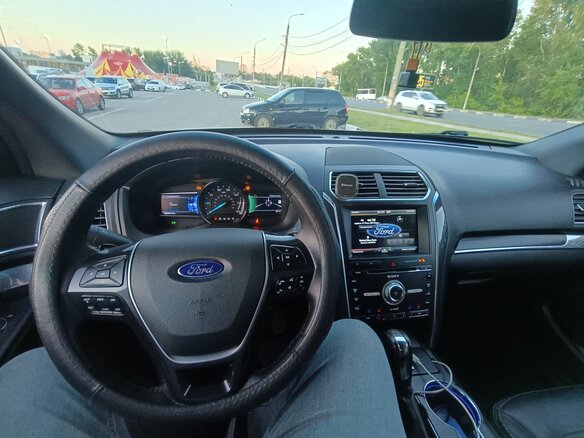 2015 Ford Explorer V Рестайлинг, белый, 2200000 рублей - вид 8