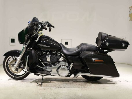 2017 Harley-Davidson Street Glide, чёрный, 1690000 рублей, вид 4