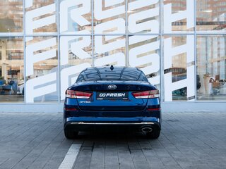 2019 Kia Optima IV Рестайлинг, синий, 1643000 рублей, вид 4