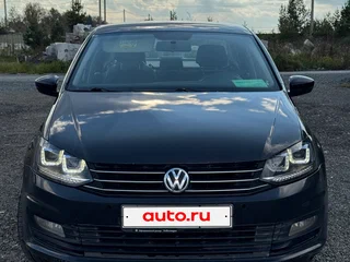 2017 Volkswagen Polo V Рестайлинг, серый, 700000 рублей, вид 1