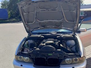 2002 BMW 5 серии 525i IV (E39) Рестайлинг, серебристый, 750000 рублей, вид 2
