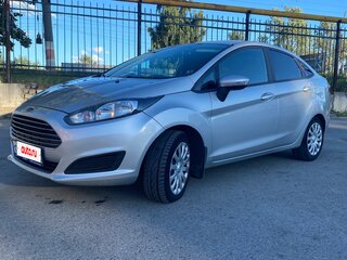 2015 Ford Fiesta Mk6 Рестайлинг, серый, 780000 рублей, вид 1