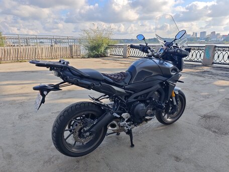 2015 Yamaha MT-09 Tracer (FJ-09), серый, 810000 рублей, вид 2
