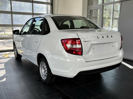 2026 Lada (ВАЗ) Granta I Рестайлинг, белый, 1000000 рублей, вид 4