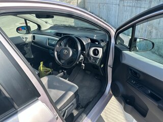 2011 Toyota Vitz III (XP130), розовый, 530000 рублей, вид 5