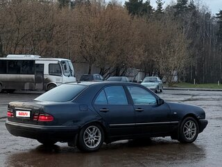 1998 Mercedes-Benz E-Класс 320 II (W210, S210), зелёный, 380000 рублей, вид 4