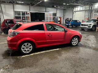 2010 Opel Astra GTC H Рестайлинг, красный, 430000 рублей, вид 3