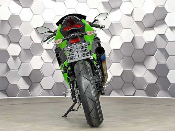 2024 Kawasaki Ninja 400, зелёный - вид 5
