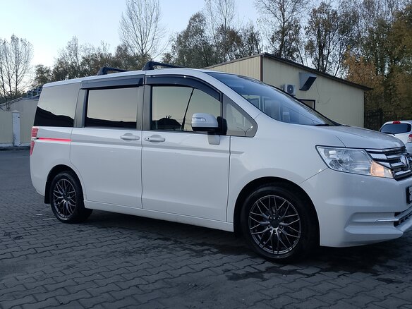 2013 Honda Stepwgn Spada IV Рестайлинг, белый, 1580000 рублей - вид 4