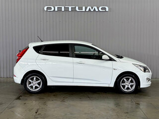 2016 Hyundai Solaris I Рестайлинг, белый, 1047000 рублей, вид 4