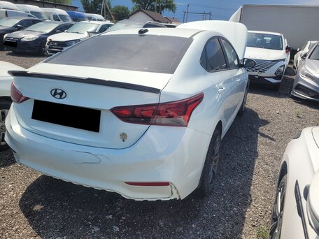2017 Hyundai Solaris II, белый, 603000 рублей, вид 2