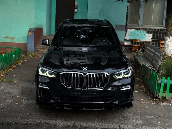 2019 BMW X5 M50d IV (G05/G18), чёрный, 5500000 рублей - вид 4