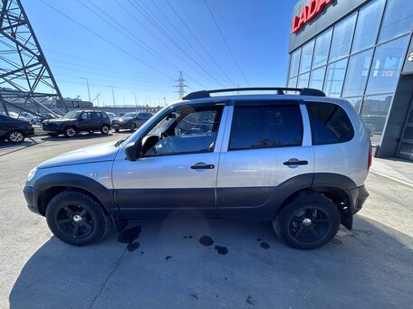 2018 Chevrolet Niva I Рестайлинг, серебристый, 565000 рублей, вид 4