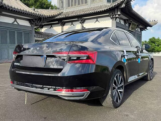 2023 Skoda Superb III Рестайлинг, чёрный, 1920000 рублей, вид 4