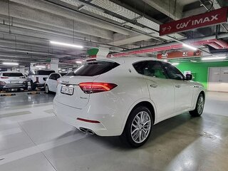 2022 Maserati Levante GT Hybrid I Рестайлинг, белый, 6000000 рублей, вид 4