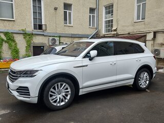 2018 Volkswagen Touareg III, белый, 5200000 рублей, вид 2