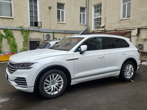 2018 Volkswagen Touareg III, белый, 5200000 рублей - вид 1