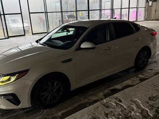 2018 Kia Optima IV Рестайлинг, белый, 1600000 рублей, вид 5