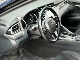2018 Toyota Camry VIII (XV70), чёрный, 2390000 рублей, вид 3