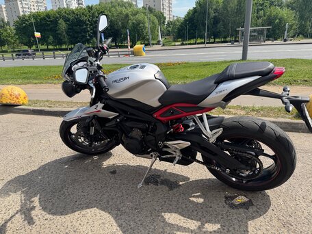 2019 Triumph Street Triple, серый, 820000 рублей, вид 3