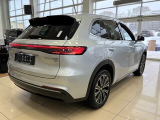 2026 Geely EX5 Гибрид EM-R, серебристый, 3829990 рублей, вид 4