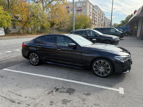 2017 BMW 5 серии 530i xDrive VII (G30/G31/G38), чёрный, 3600000 рублей - вид 3