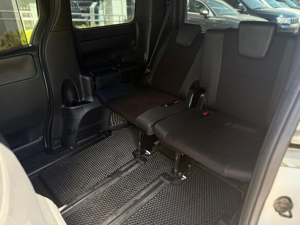 2016 Toyota Noah III (R80), белый, 1695000 рублей - вид 16