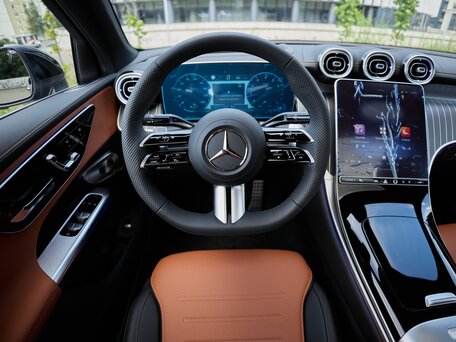 2026 Mercedes-Benz GLC Coupe 300 II (C254), чёрный, 9650000 рублей, вид 2