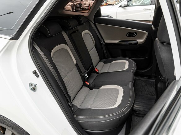 2017 Kia Ceed II Рестайлинг, белый - вид 6