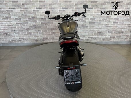 2023 Triumph Rocket III, серый, 2495000 рублей, вид 4