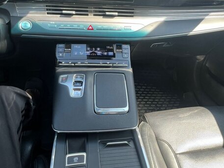 2020 Hyundai Grandeur VI Рестайлинг, чёрный, 1950000 рублей, вид 4