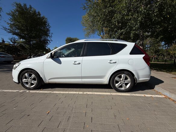 2011 Kia Ceed I Рестайлинг, белый, 805000 рублей - вид 8