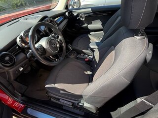 2019 Mini Hatch Cooper III (F55/F56) Рестайлинг, красный, 2280000 рублей, вид 5