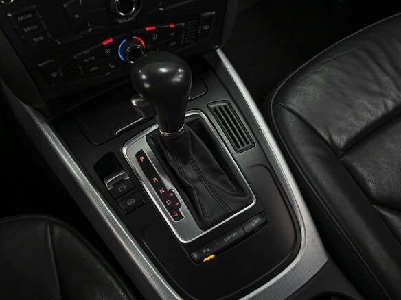 2010 Audi Q5 I (8R), красный - вид 11
