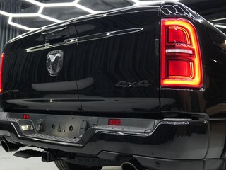 2026 Ram 1500 Crew Cab V Рестайлинг, чёрный, 10591600 рублей, вид 4