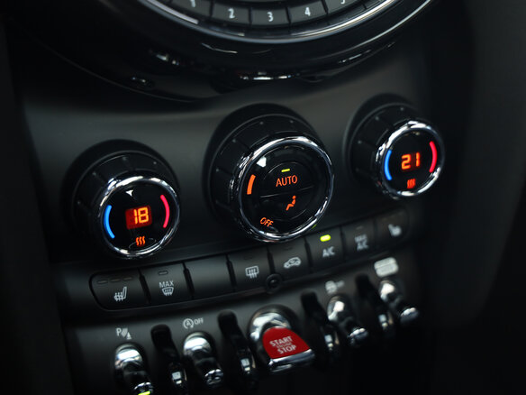 2020 Mini Hatch Cooper III (F55/F56) Рестайлинг, синий, 2333500 рублей - вид 22