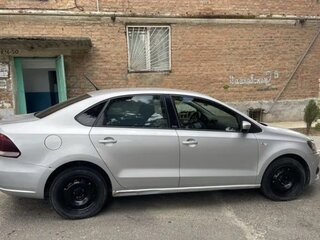 2015 Volkswagen Polo V, серебристый, 600000 рублей, вид 3