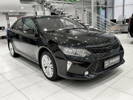 2017 Toyota Camry VII (XV50) Рестайлинг 2, чёрный, 2390000 рублей, вид 3