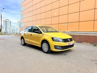 2017 Volkswagen Polo V Рестайлинг, жёлтый, 500000 рублей, вид 3