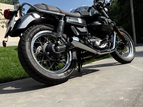 2021 Moto Guzzi V 7 III, серый, 700000 рублей, вид 3