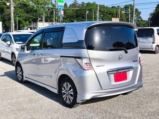 2016 Honda Freed Spike I Рестайлинг 2, серебристый, 815000 рублей, вид 3
