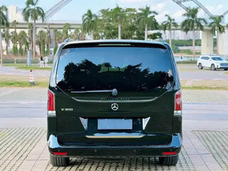 2025 Mercedes-Benz V-Класс Long 300 длинный III (W447) Рестайлинг 2, чёрный, 6900000 рублей, вид 5