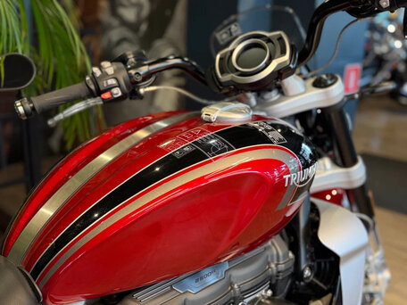 2023 Triumph Rocket III, красный, 2990000 рублей, вид 3