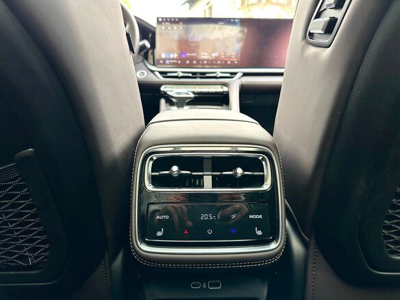 2025 Geely Monjaro (Xingyue L) I Рестайлинг 2 (China Market), чёрный, 4090000 рублей - вид 10