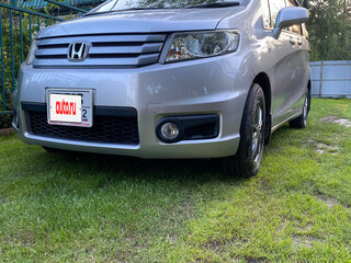 2010 Honda Freed Spike I Рестайлинг, серебристый, 980000 рублей, вид 1