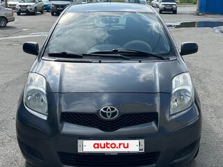 2009 Toyota Yaris II Рестайлинг, серый, 390000 рублей, вид 2