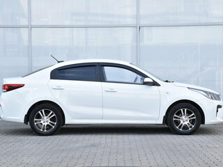 2018 Kia Rio IV, белый, 1250000 рублей, вид 4