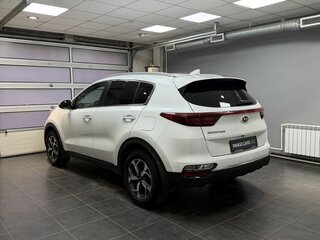 2019 Kia Sportage IV Рестайлинг, белый, 2300000 рублей, вид 4
