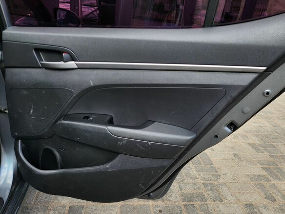 2017 Hyundai Elantra VI (AD), серый, 1090000 рублей - вид 16